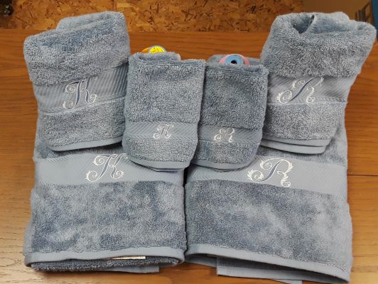 MonogramedEmbrioderedTowelSet